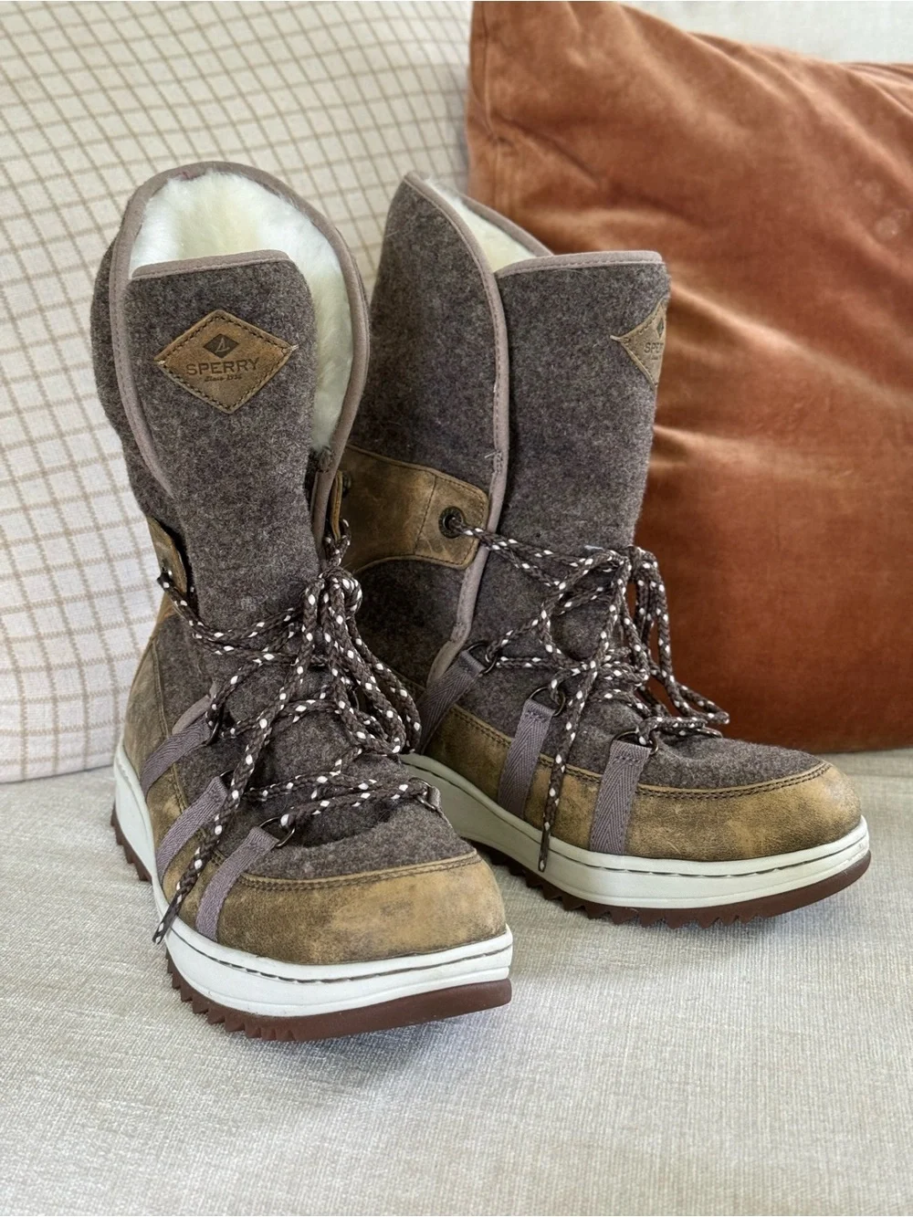 Sperry powder ice cap boot NWOT Size 9